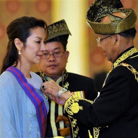 Tan sri michelle yeoh worked with malaysian government to develop a campaign to fight crime. Datuk Seri Michelle Yeoh Is Now A Tan Sri