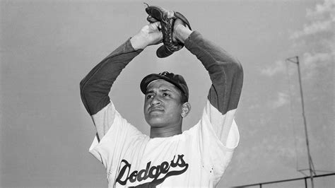 Don Newcombe Dies At 92 Dodger Pitcher Helped Break Racial Barrier The New York Times