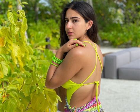 Sara Ali Khans Sexy Bikini Pics Viral