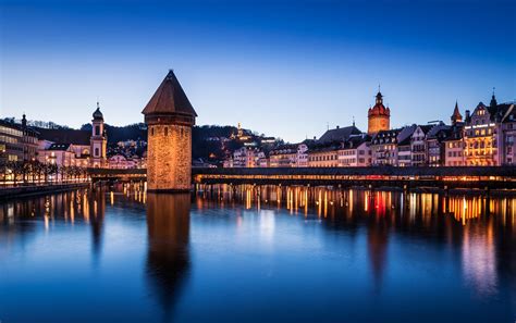 Then use the pom set to pick a couple or three colors to set the stage. Luzern, Kapellbrücke | DigitalPHOTO