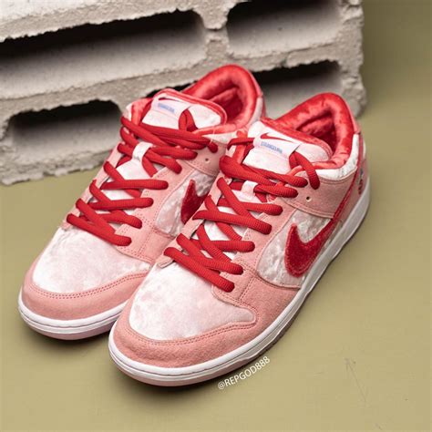 Strangelove × Nike Sb 27cm Low Dunk