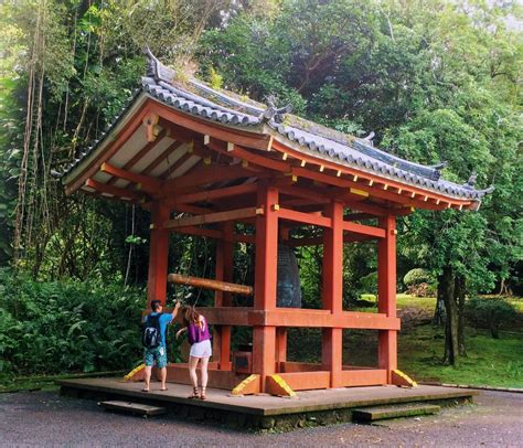 Tips For Visiting Hawaiis Buddhist Temple Byodo In Temple Wanderers