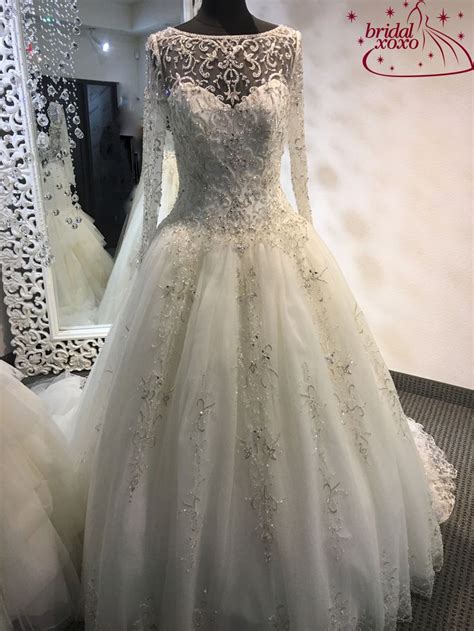 21000 Beads Adorn This Stunning Las Vegas Wedding Dress Love It Come