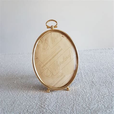 3 1 4 X 4 1 4 Oval Gold Metal Picture Frame With Hoop Etsy Canada Metal Picture Frames Gold