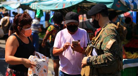 El subsecretario de redes asistenciales, alberto dougnac. Región Metropolitana en Cuarentena: 14 comunas retroceden ...