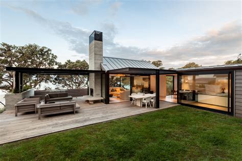 Browse our site or contact us to find that special piece for your outdoor space. LOCARNO outdoor room system // New Zealand architecture // Waiheke Island | Beach house design ...