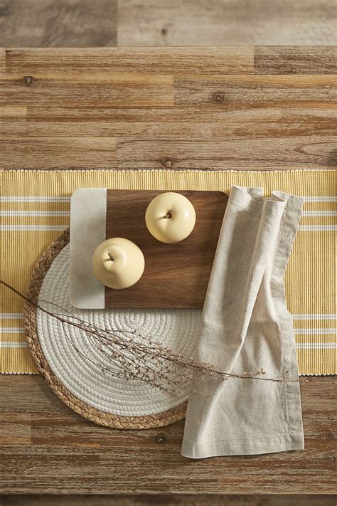 Country table runners come in two sizes: Kitchen & Dining | Stylish decor, Fabric table runner ...