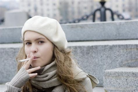 here are 5 reasons why teenagers start smoking