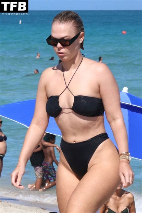 Bianca Elouise On Beach Bikini 26 Pics EverydayCum The Fappening