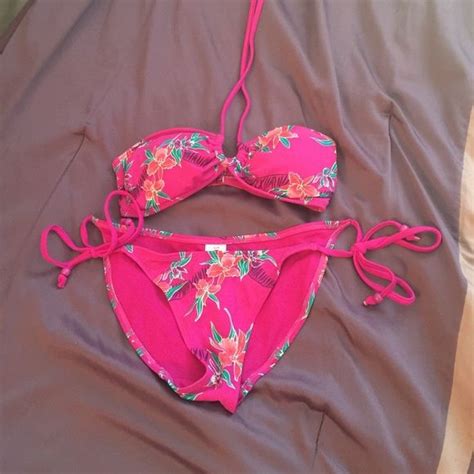 Fuchsia Swimsuit Floral 2 Piece Swimsuit Tag Says Size 10 But Fits More Like 4 6 Swim Bikinis 2