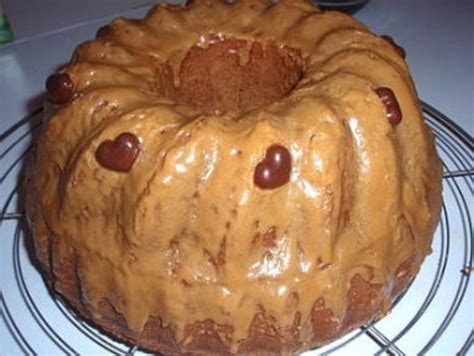 Für den kuchen ofen auf 175°c ober/unterhitze vorheizen, gugelhupfform einfetten und bemehlen. Kuchen: Kaffee-Eierlikör-Gugelhupf - Rezept - kochbar.de