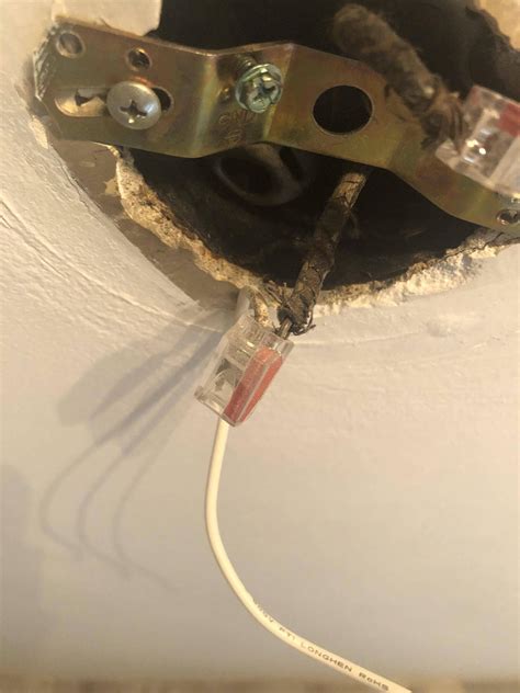 A light fixture cover ensures the light fixture is damage free. light fixture - What kind of electrical connector is this ...