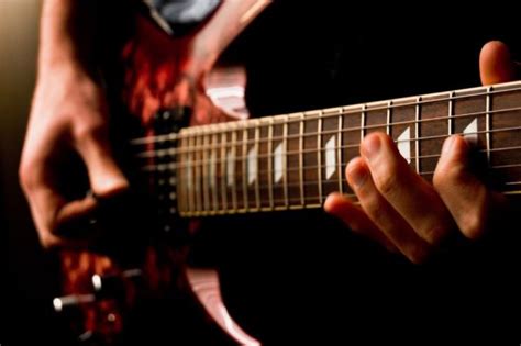 Học đàn Guitar yếu tố quan trọng làm nên hiệu quả Học Guitar Online
