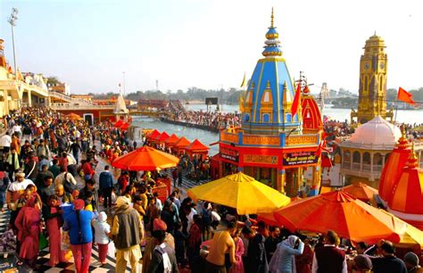 Haridwar Devotees Gathered At Har Ki Pauri To Take A Holy Dip On The Occasion Of Basant Panchami