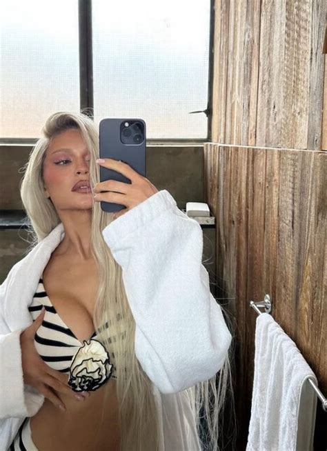 Kylie Jenner Shows Off Long Platinum Hair And Bleached Brows In