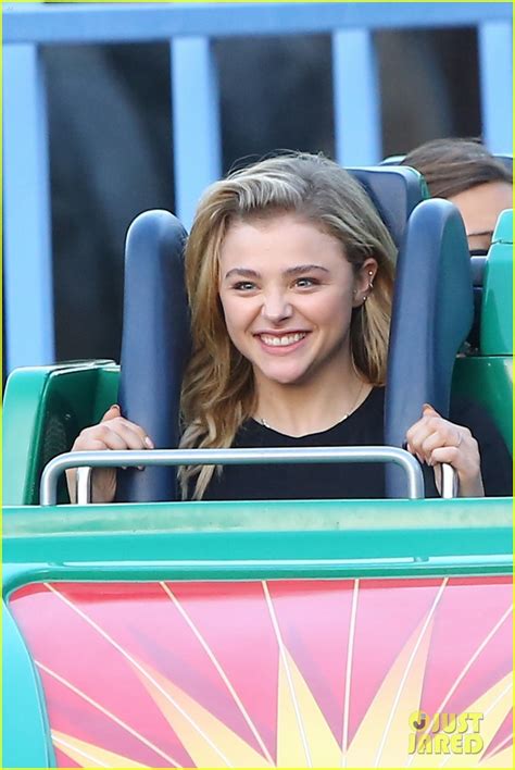 Chloe Moretz And Kaitlyn Dever Ride Roller Coasters At Disney Photo 3776664 Chloe Moretz