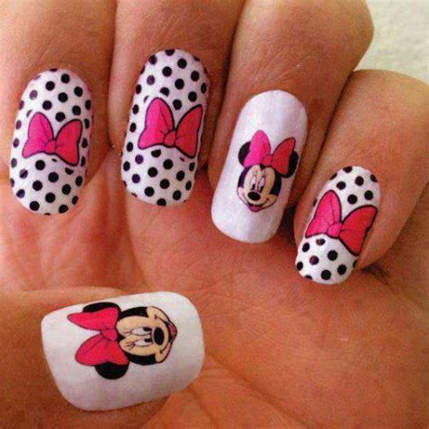 15 Dazzling Mickey Mouse Nail Art Designs