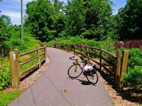 11 Scenic Rail Trails In Connecticut That Are Downright Picture Perfect