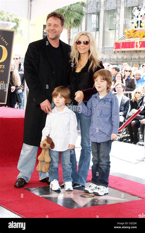 russell crowe wife danielle spencer sons charles spencer crowe and tennyson spencer crowe