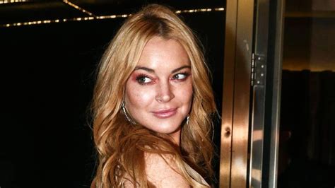 Lindsay Lohan Says She Was Racially Profiled While Wearing A Headscarf At London Airport Fox