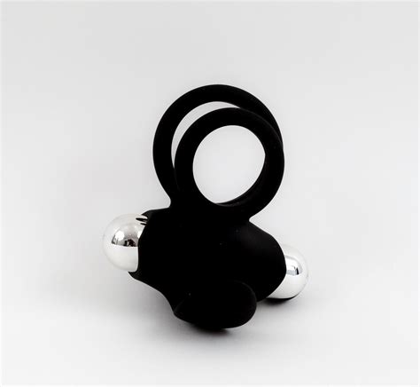 Shop Dreamers Onyx Licking Cock Ring Black