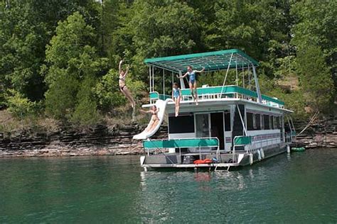There are a wide range of house boat for sale from popular brands like gibson, harbor master and skipperliner with 108 new and 306 used and an average price of $121,780 with boats ranging from as little as $11,354 and $1,380,000. 64' Jamestowner Houseboat