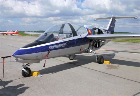 Fantrainer Ft 400 Flugzeug Mit Eigenschaften Eines Strahlflugzeugs