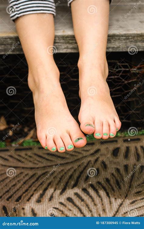 Closeup Of A Girl`s Bare Feet With Green Painted Toenails Stock Image