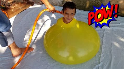 Entrei No Balão Gigante De água Desafio Com Renan Gabriel Youtube