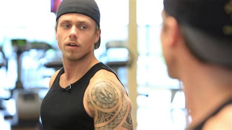 Showbizz de toenemende spiermassa van andré hazes en dat terwijl die tattoo hem erg dierbaar is. Created on Friday - Call for Creation Dré Hazes - YouTube