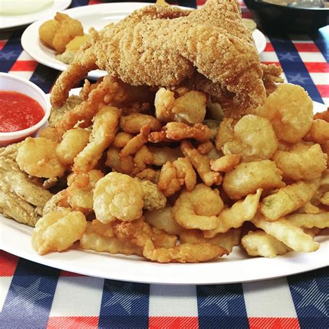 Huck Finn S Catfish In Pigeon Forge Tn Restaurant Review