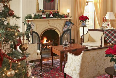 15 Beautiful Ways to Decorate the Living Room for Christmas