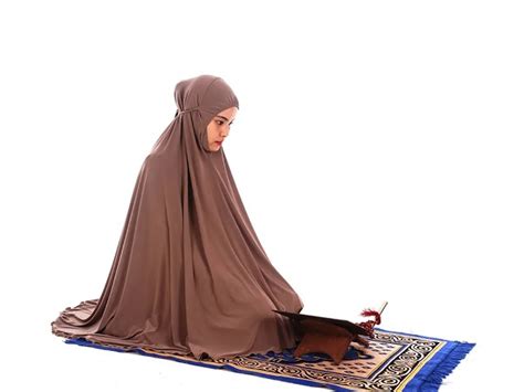 Tata Cara Sholat Tahajud Perempuan dan Bacaannya - LITERACY MILITER