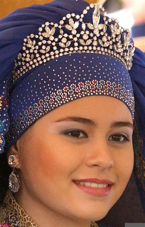 Tiara Mania Crown Princess Sarah Of Bruneis Diamond Floral Tiara