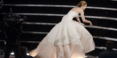 The 16 Most Embarrassing Award Show Moments Awkward Celebrity Moments From The Oscars Golden