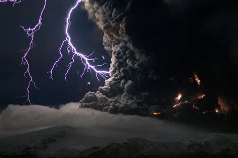 Volcano Lightning Thunder And Lightning Lightning Storms Iphone
