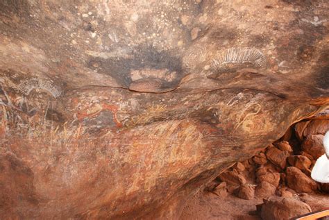 Cave Paintings At Uluru Cave Paintings Painting Ancient Art