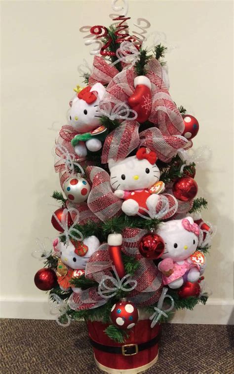 20 Pretty Christmas Decor With Hello Kitty Theme Homemydesign