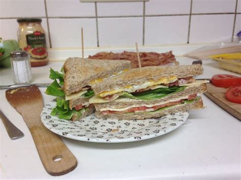 Aug 23, 2021 · diese vegetarische variante der spaghetti carbonara finden wir einfach zu lecker! American Club Sandwich ♥ ♥ | Rezepte, Club sandwich ...