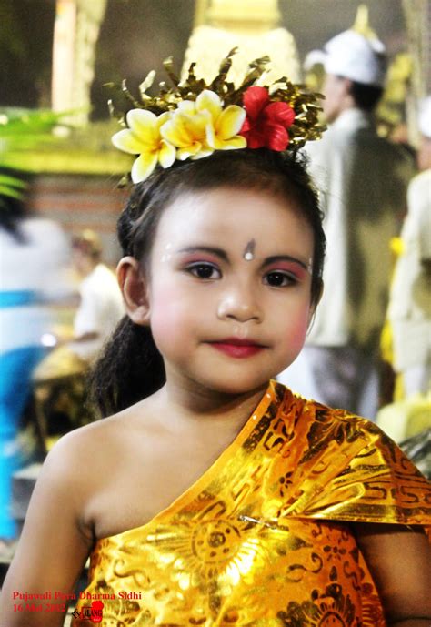 Gadis Penari Asli Bali By Photopocket On Deviantart