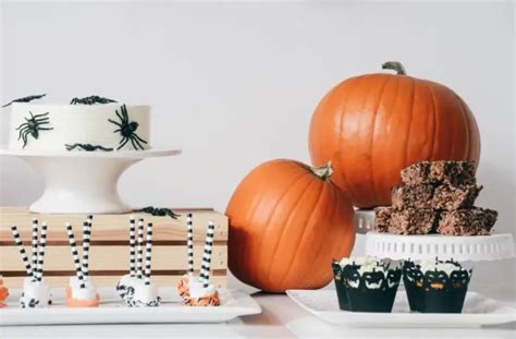 15 Cute and Spooky Halloween Dessert Table Ideas