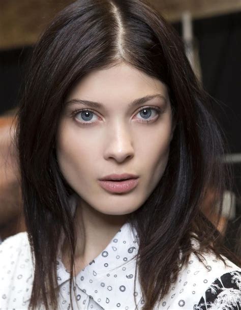 Eh bien, au lieu de compter sur l'effet sel et poivre, il faut savoir que la chevelure blanche se marie à merveille avec le blond cendré grâce à la technique du balayage. Coloration ton sur ton : la méthode douce pour teindre ses ...