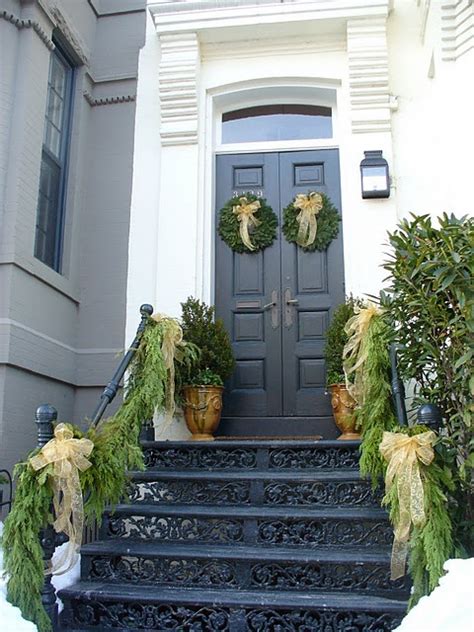 Fill a white planter with decorative candy canes for a unique front. 38 Cool Christmas Porch Décor Ideas - DigsDigs