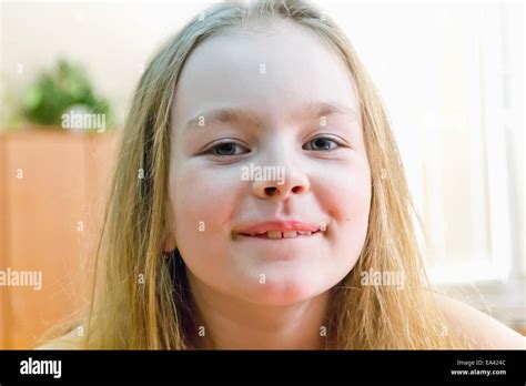 Linda Chica Siete Años Fotografía De Stock Alamy