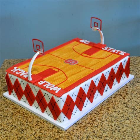 For An Nc State Wolfpack Grooms Cake This Basketball Court Cake Is Awesome Girl Cakes