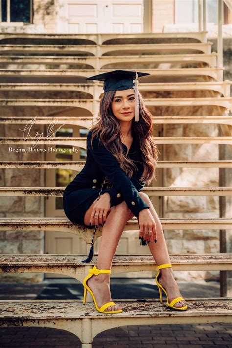 Graduation Photo Shoot Ideas Cap And Gown Pictures Grad Photoshoot