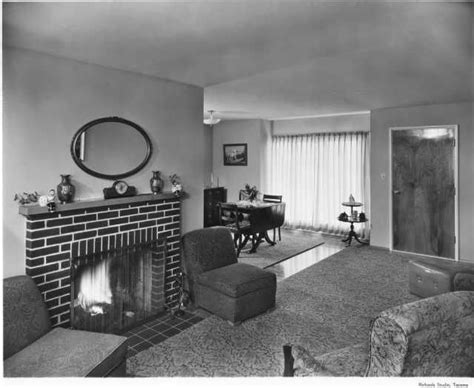 There were 1.65 million housing starts in 1955 and 1.5 million for so as an overview and a generalization, the typical 1950's ranch house interior had three bedrooms and one bath, an open floor plan and eat in kitchen. A typical 1950s home is seen in this photo of Tacoma ...