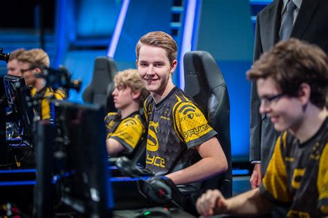Mikyx And Kobbe Staying With Splyce For 2017 Season Dot Esports