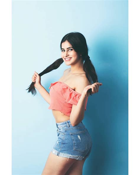 tv actress sakshi malik sexy photos seducing bikini and swimwear pictures