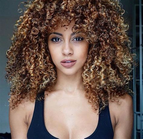 Golden Brown Curly Hair Licht Haar Natuurlijk Haar Haarstijlen